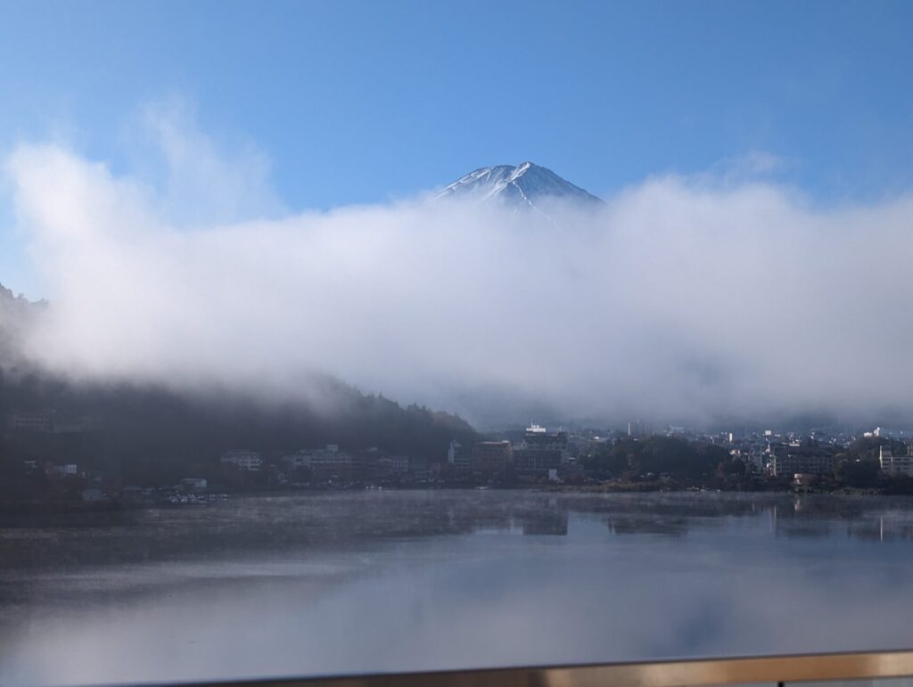 Fujisan covered by clounds